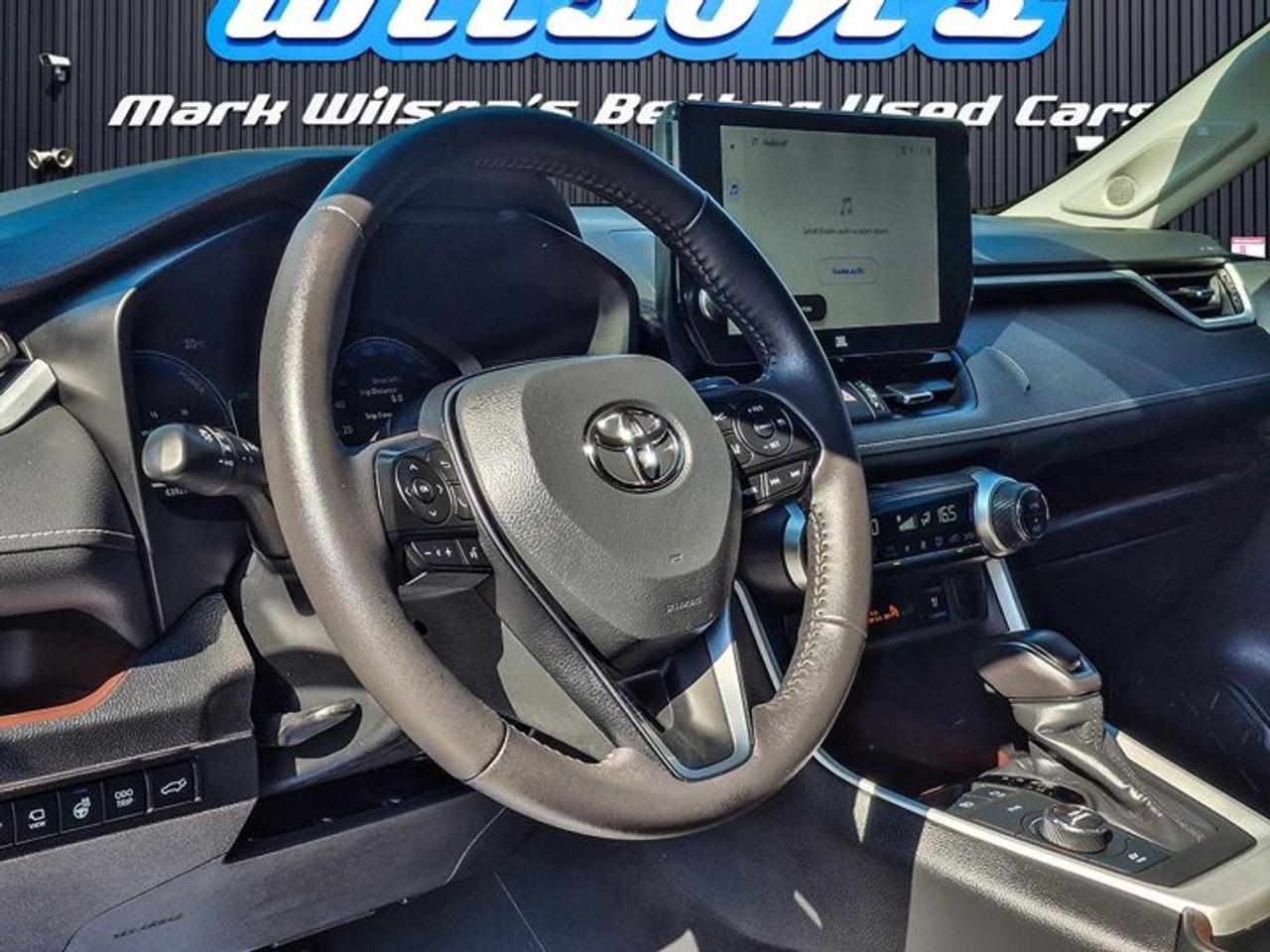 2023 Toyota RAV4 Hybrid Limited AWD | Leather | Sunroof | 360 Camera | JBL Audio | Cooled + Heated Seats | and More ! Photo