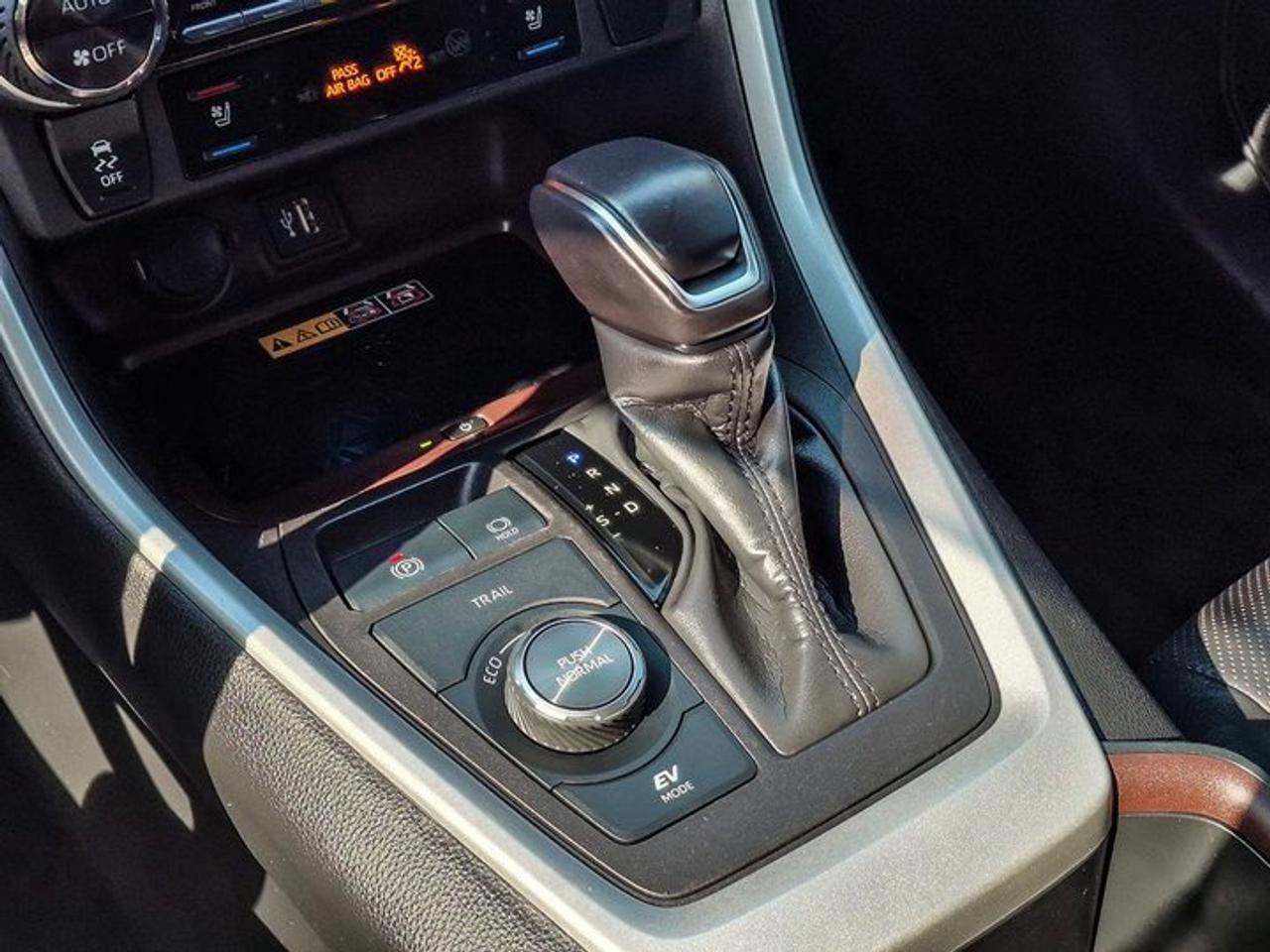 2023 Toyota RAV4 Hybrid Limited AWD | Leather | Sunroof | 360 Camera | JBL Audio | Cooled + Heated Seats | and More ! Photo