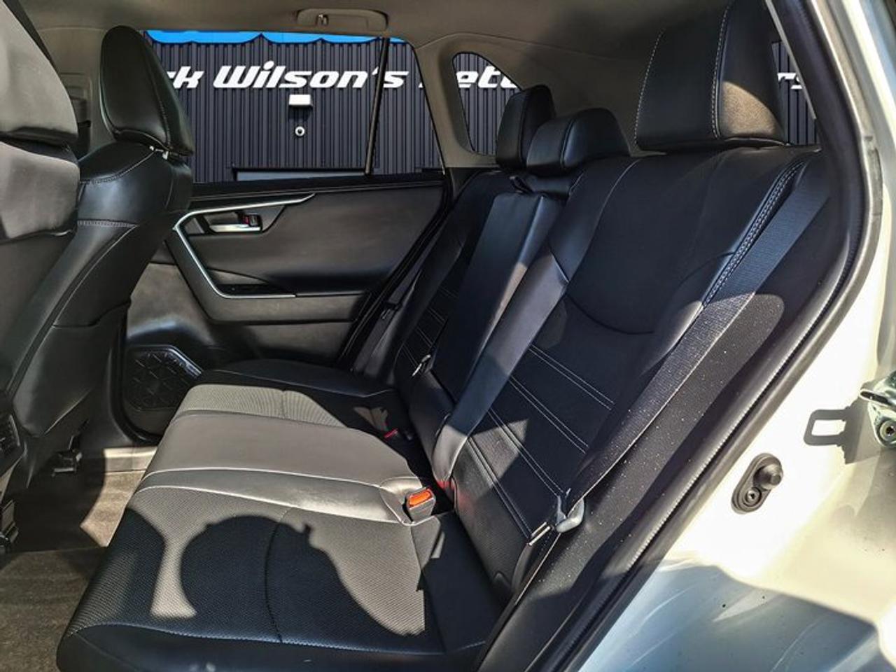 2023 Toyota RAV4 Hybrid Limited AWD | Leather | Sunroof | 360 Camera | JBL Audio | Cooled + Heated Seats | and More ! Photo