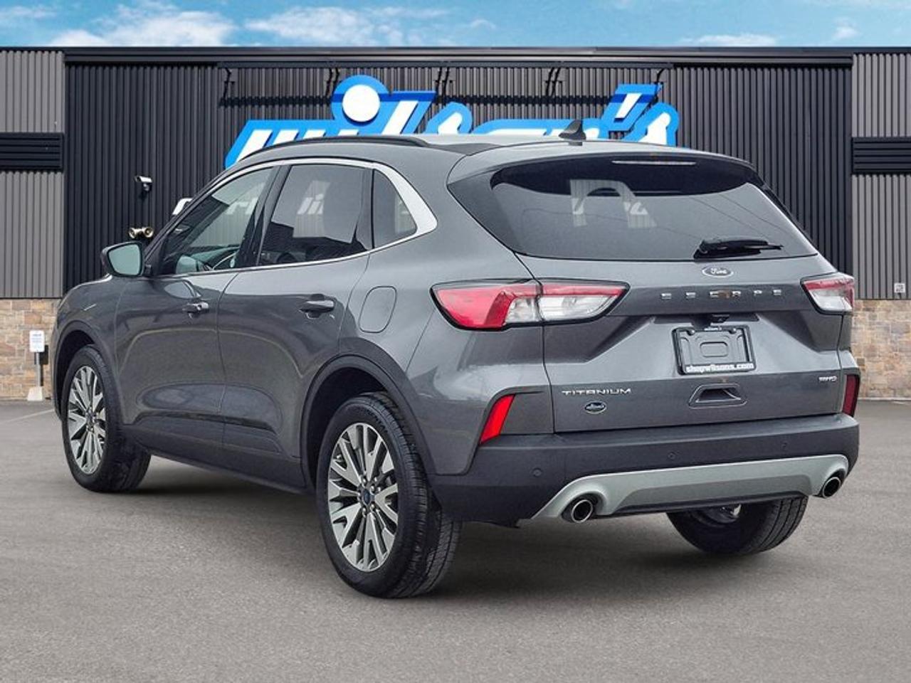 2022 Ford Escape Titanium AWD | Heated Seats + Steering | Remote Start | Co-Pilot 360 | Adaptive Cruise | and More ! Photo2