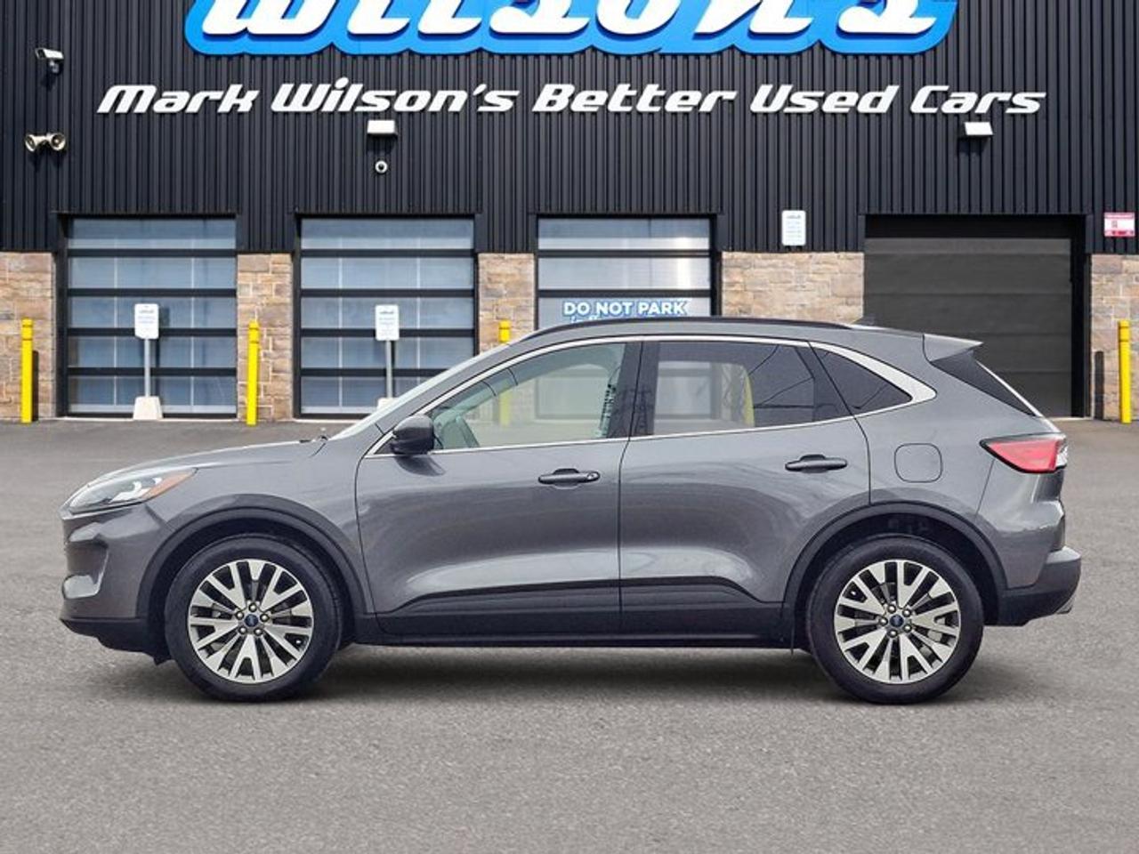 2022 Ford Escape Titanium AWD | Heated Seats + Steering | Remote Start | Co-Pilot 360 | Adaptive Cruise | and More ! Photo
