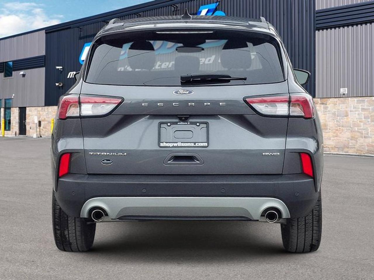 2022 Ford Escape Titanium AWD | Heated Seats + Steering | Remote Start | Co-Pilot 360 | Adaptive Cruise | and More ! Photo3