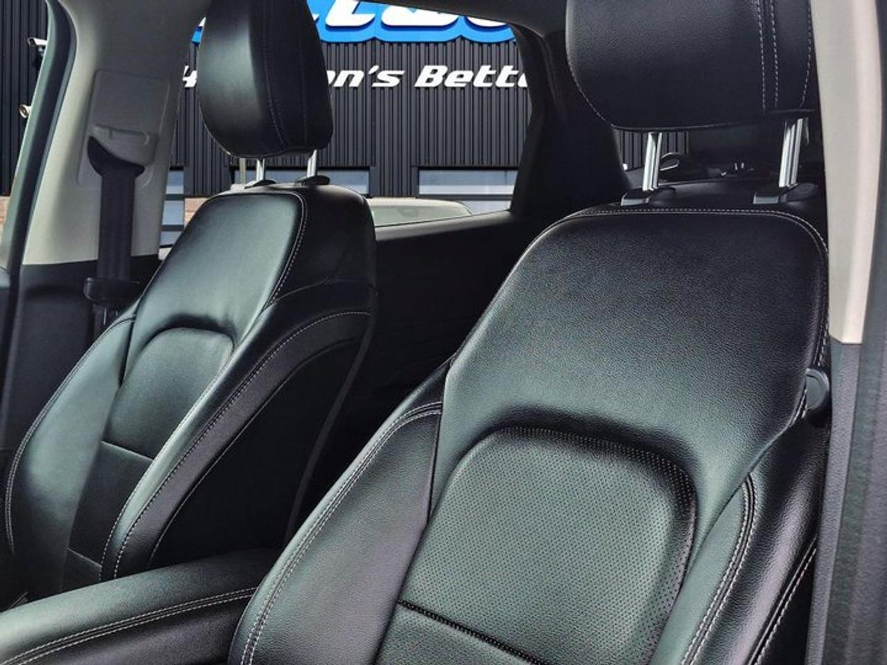 2022 Ford Escape Titanium AWD | Heated Seats + Steering | Remote Start | Co-Pilot 360 | Adaptive Cruise | and More ! Photo