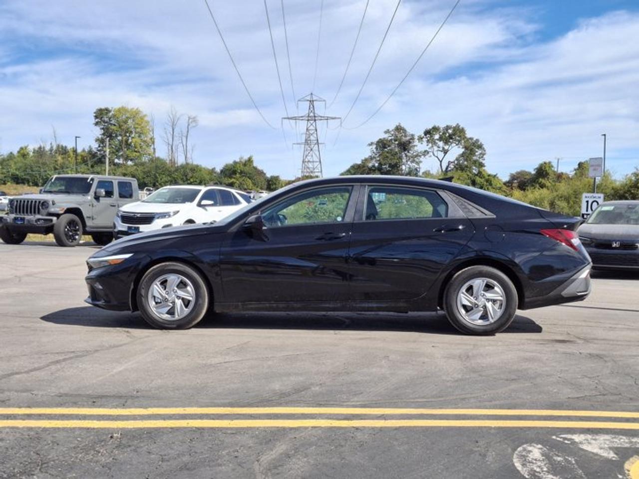 2026 Hyundai Elantra Essential IVT | Heated Seats | Wireless Apple CarPlay + Android Auto | FCA | Rear Cam & More ! Photo5
