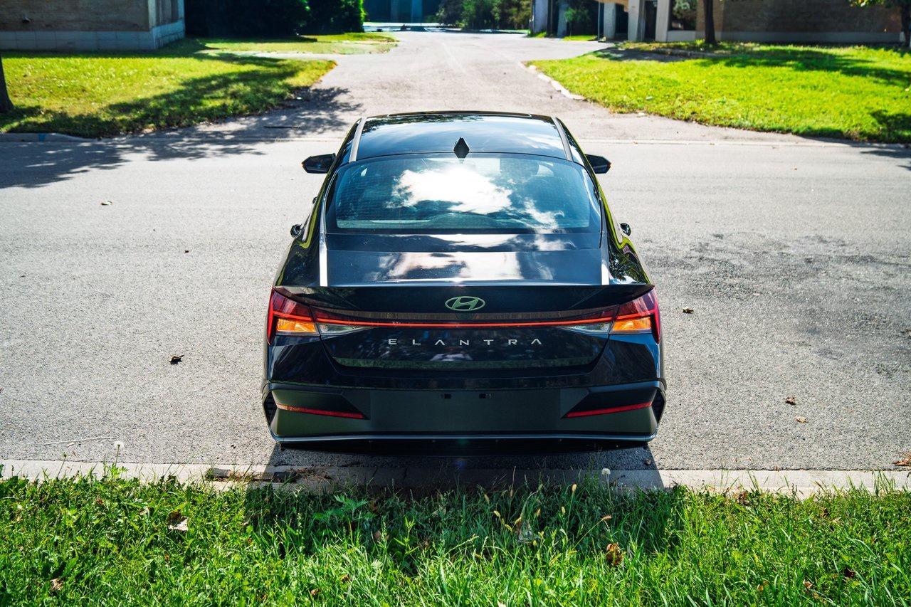 2024 Hyundai Elantra Luxury Photo