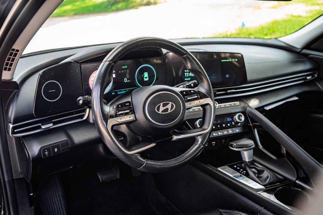 2024 Hyundai Elantra Luxury Photo