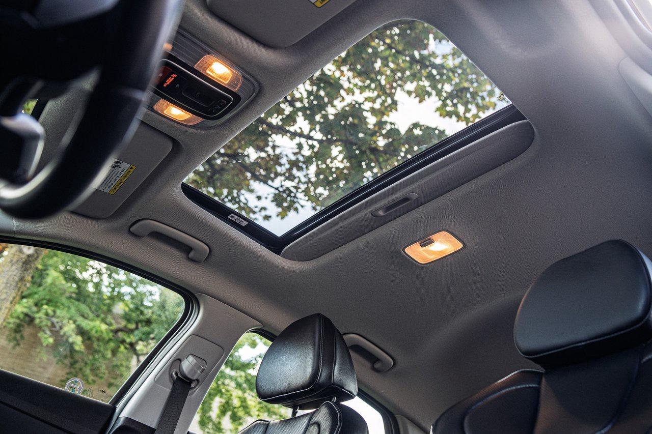 2024 Hyundai Elantra Luxury Photo