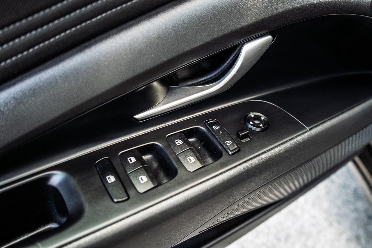 2024 Hyundai Elantra Luxury Photo