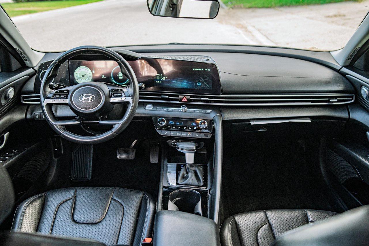 2024 Hyundai Elantra Luxury Photo