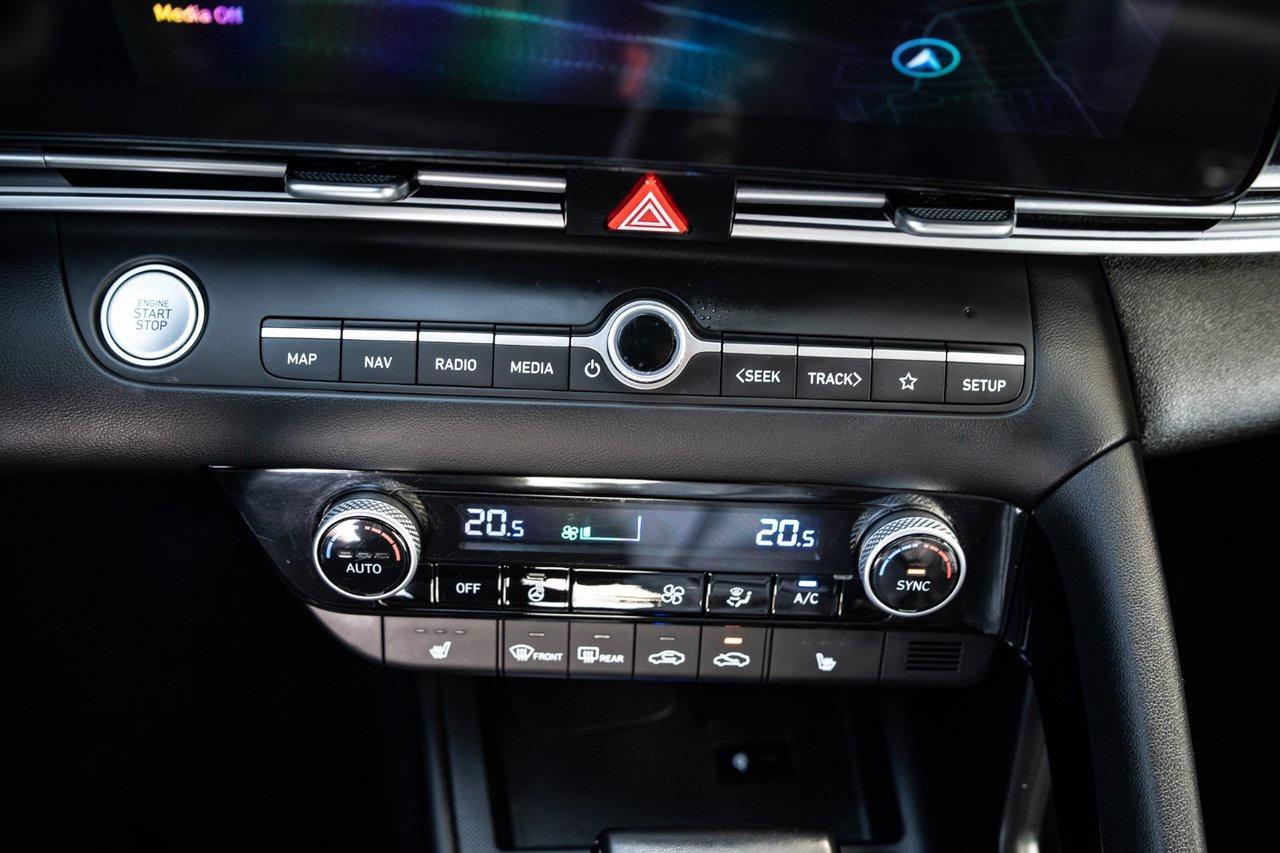 2024 Hyundai Elantra Luxury Photo