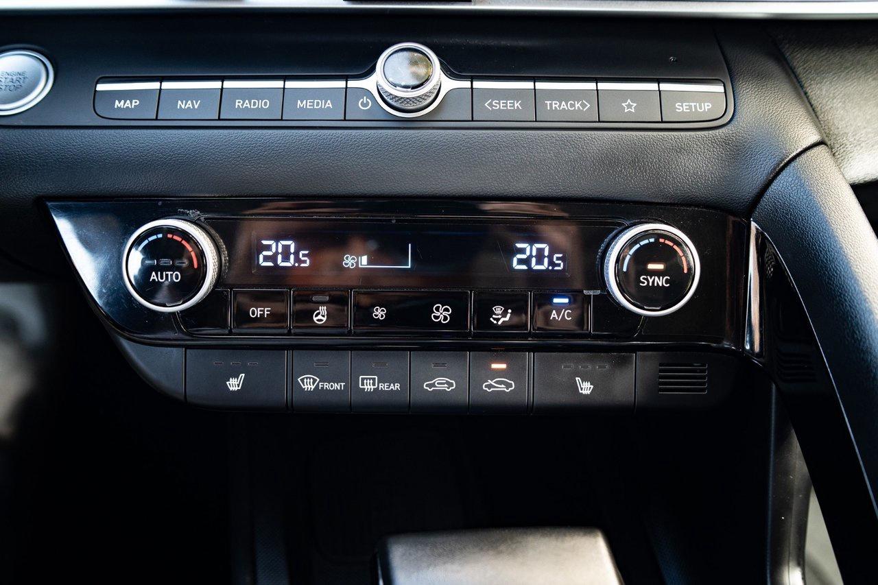 2024 Hyundai Elantra Luxury Photo
