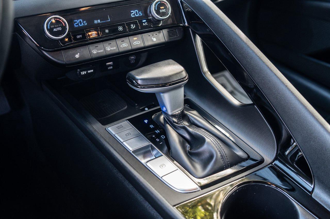 2024 Hyundai Elantra Luxury Photo