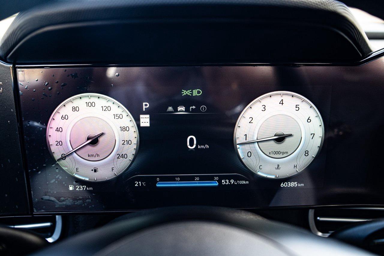 2024 Hyundai Elantra Luxury Photo