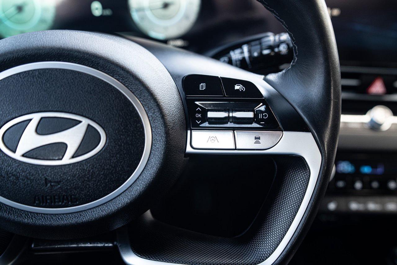 2024 Hyundai Elantra Luxury Photo