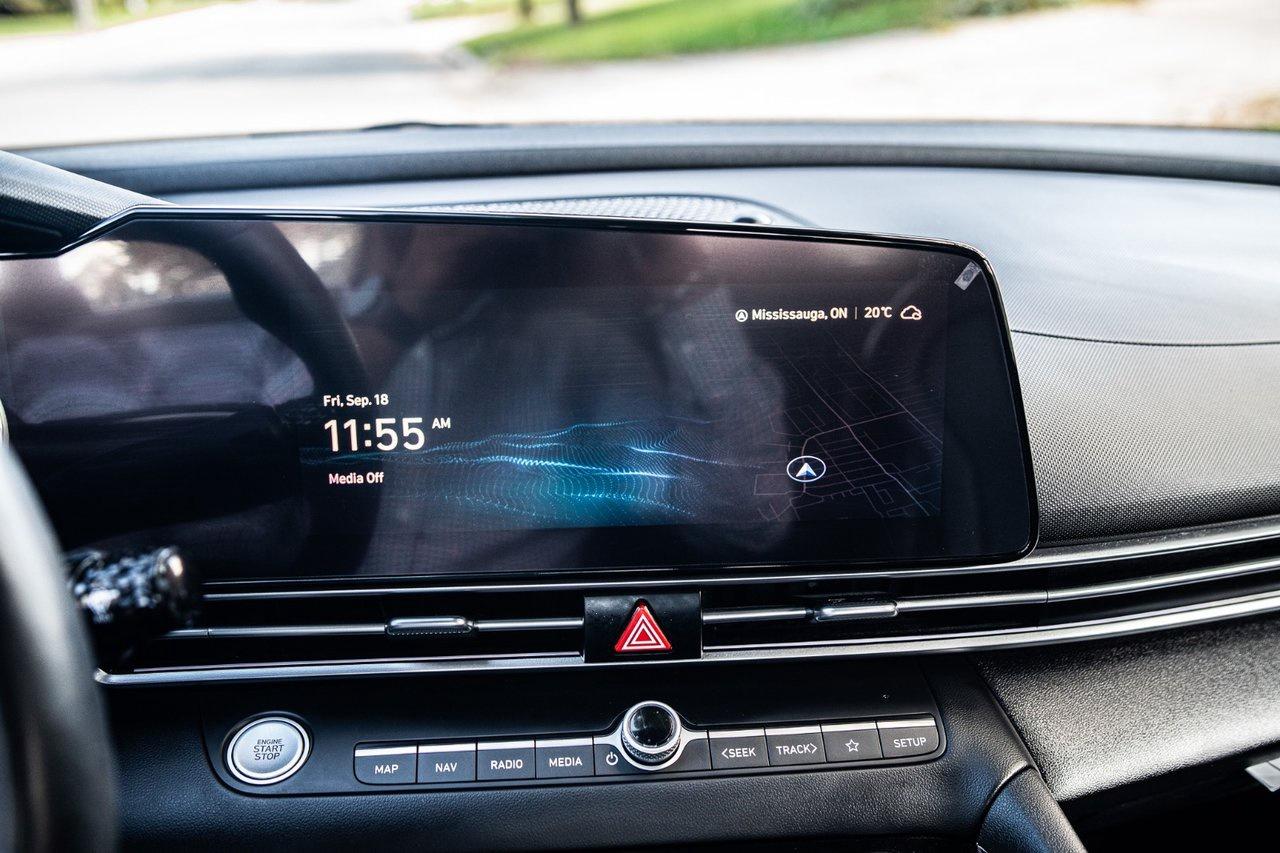 2024 Hyundai Elantra Luxury Photo