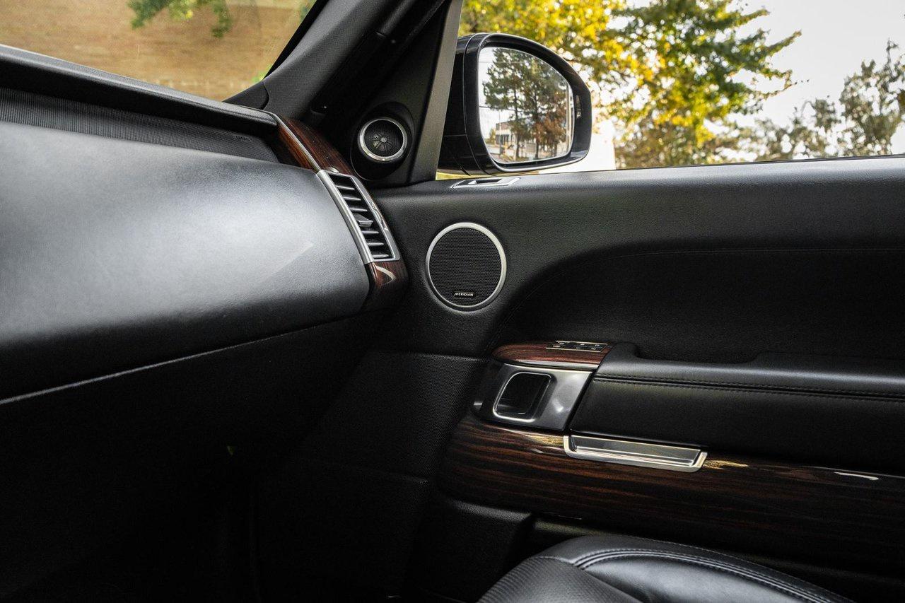 2016 Land Rover Range Rover SC Photo