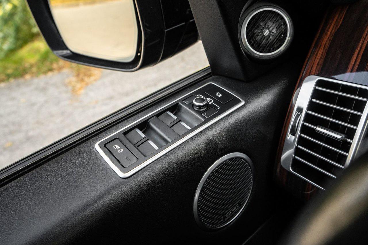 2016 Land Rover Range Rover SC Photo