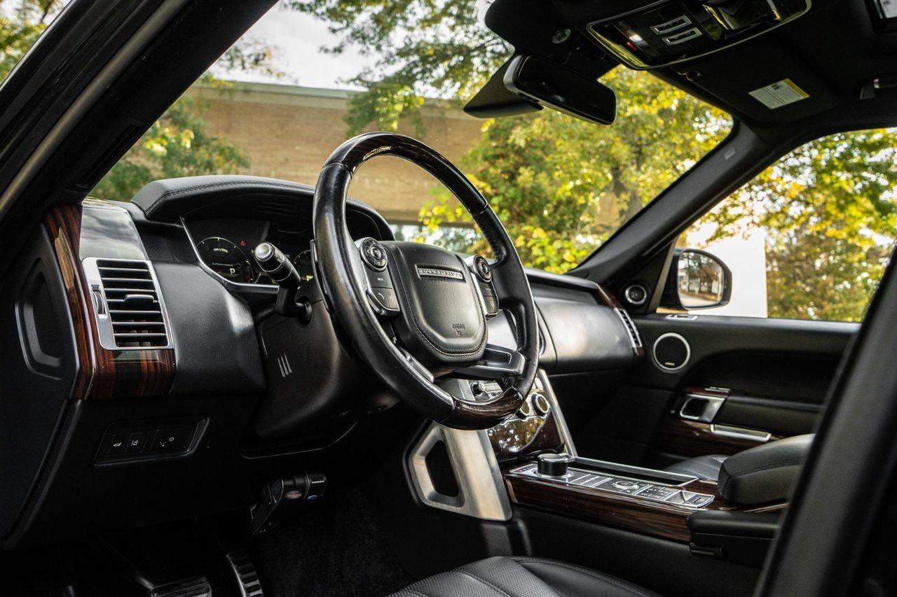2016 Land Rover Range Rover SC Photo