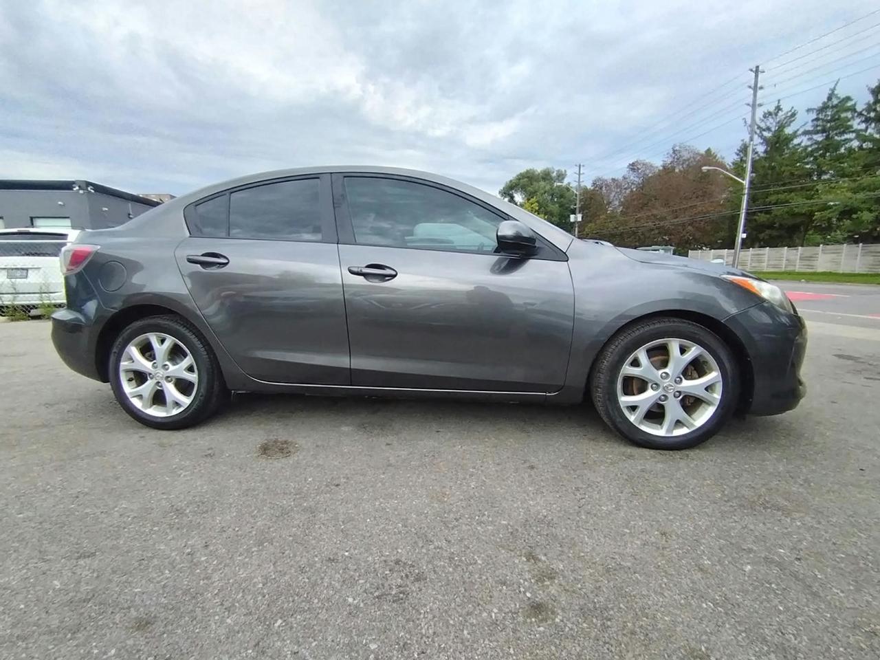 2013 Mazda MAZDA3 i Touring Photo