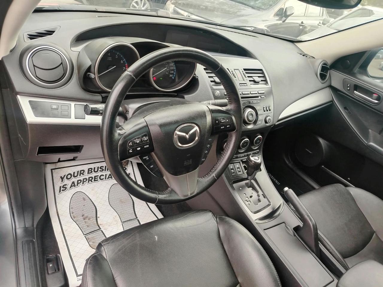 2013 Mazda MAZDA3 i Touring Photo