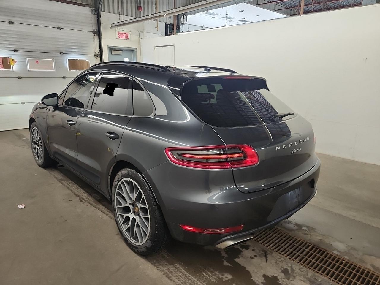 2017 Porsche Macan  - Photo #5