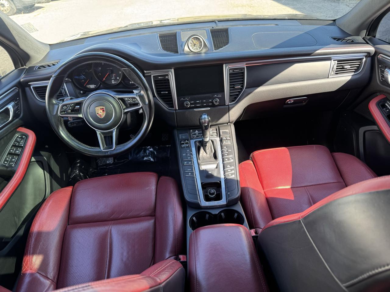 2017 Porsche Macan  - Photo #3