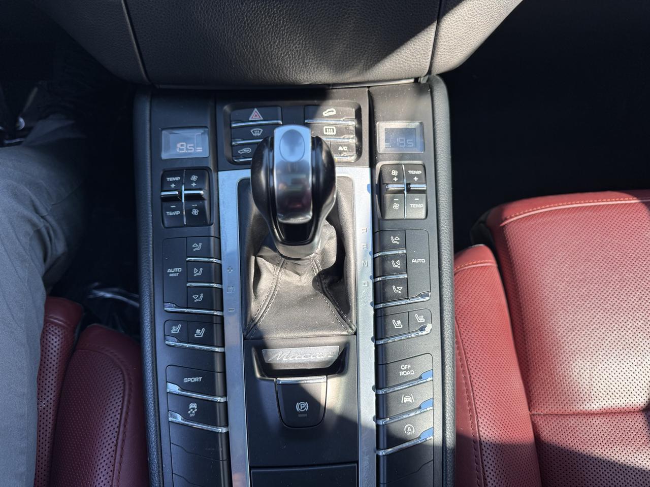 2017 Porsche Macan  - Photo #14