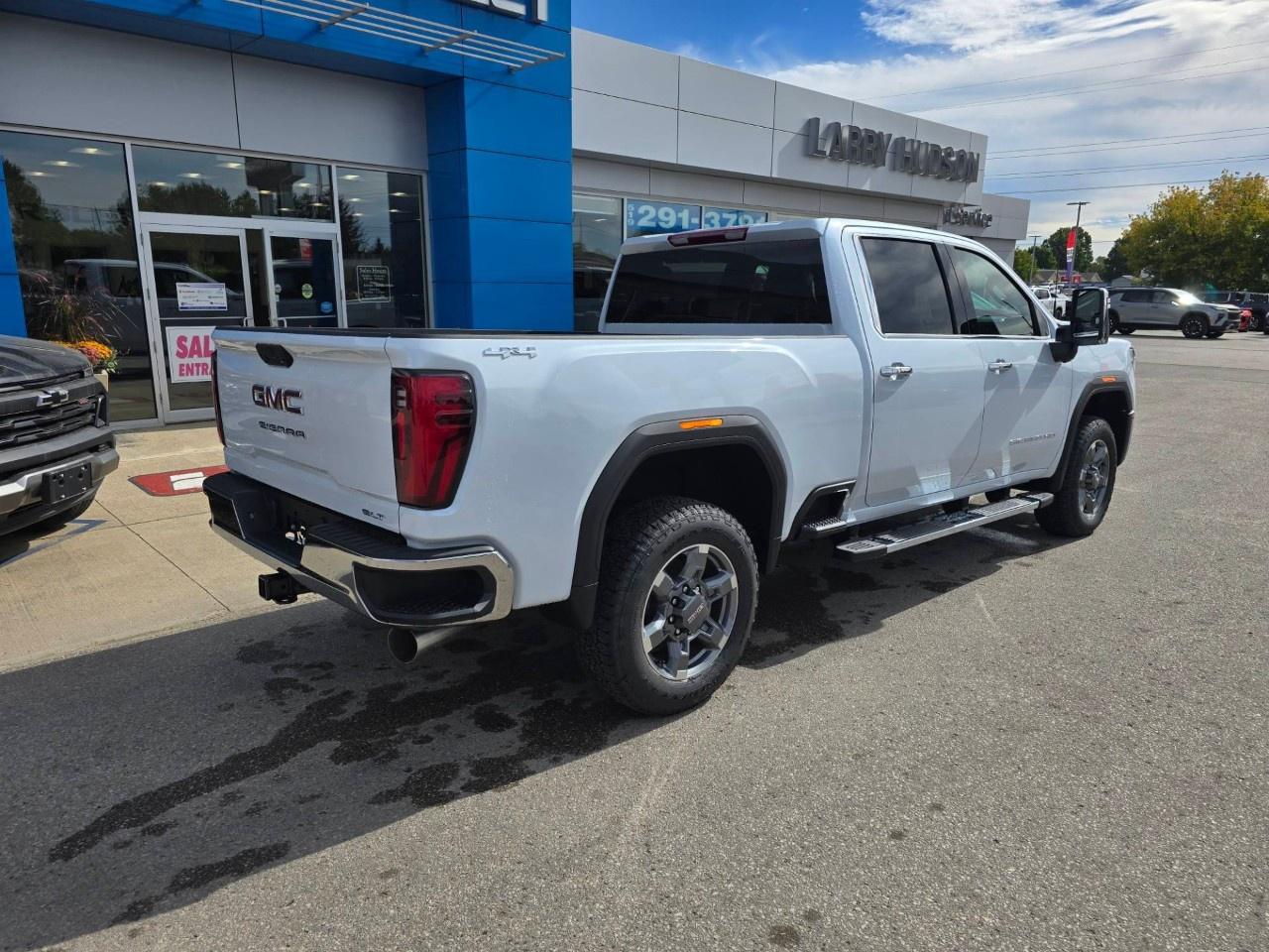 2026 GMC Sierra 2500 HD Crew Cab Standard Box 4-Wheel Drive SLT Photo