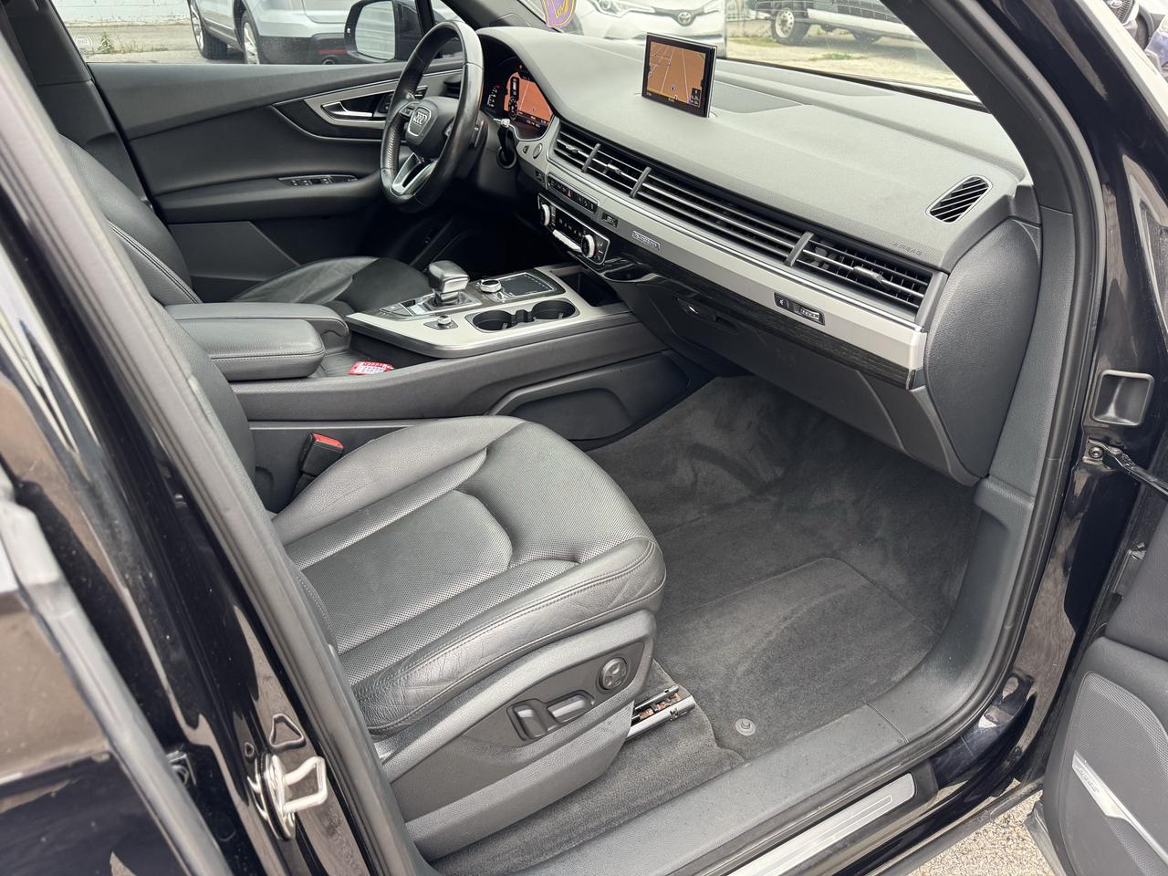 2017 Audi Q7 3.0T Technik Photo
