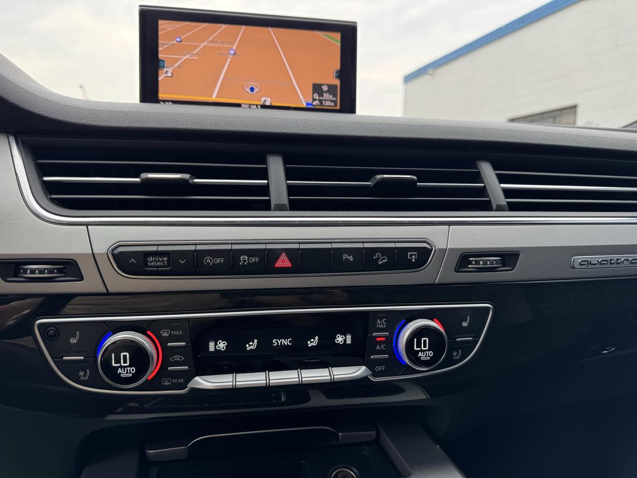2017 Audi Q7 3.0T Technik Photo