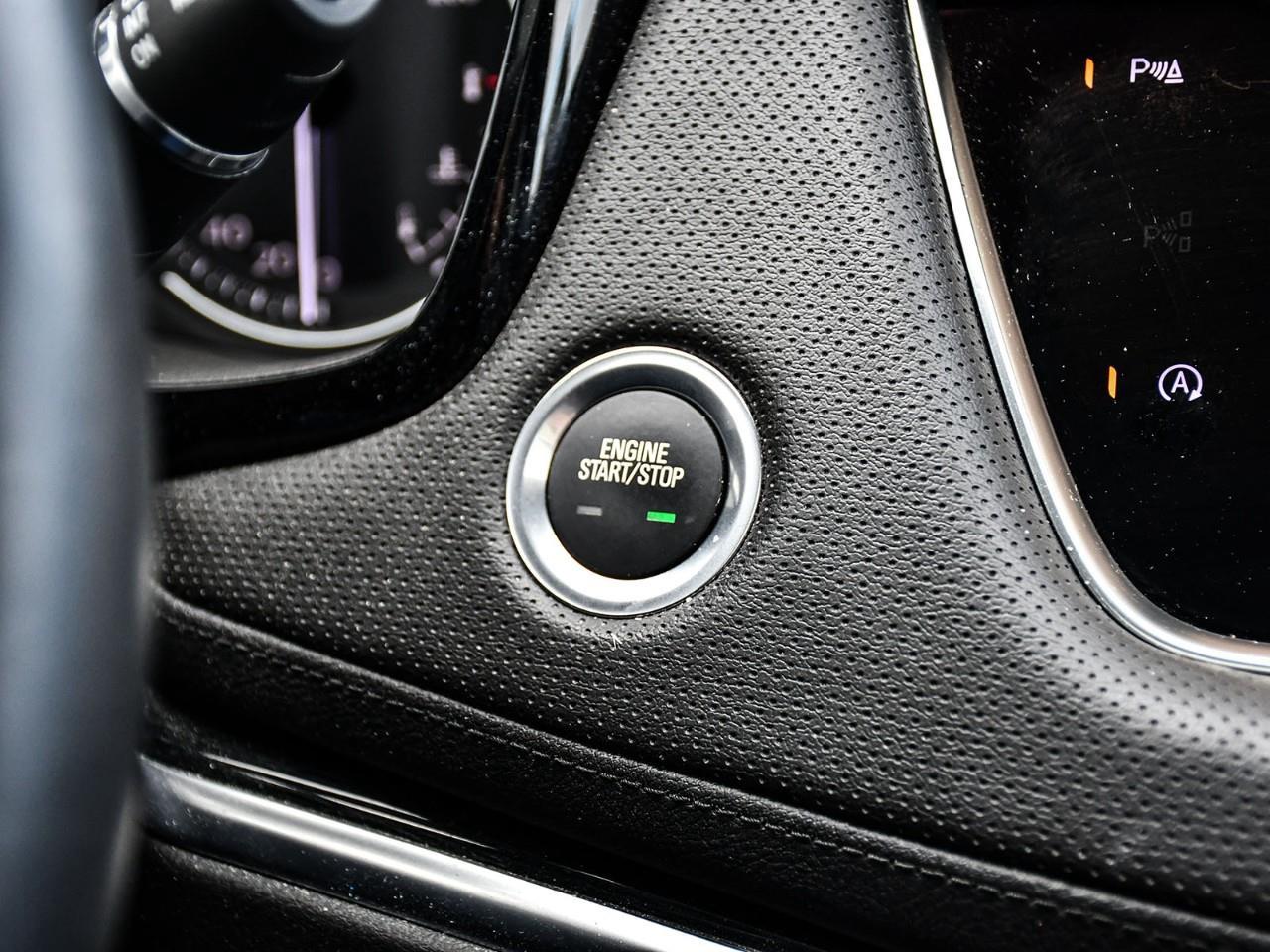 2025 Cadillac XT5 Premium Luxury NAV | SURNOOR | HTD SEATS | HTD STEERING | REMOTE START Photo