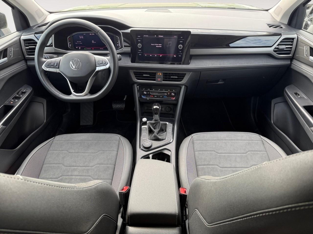 2025 Volkswagen Taos Comfortline Black Edition 4MOTION Photo
