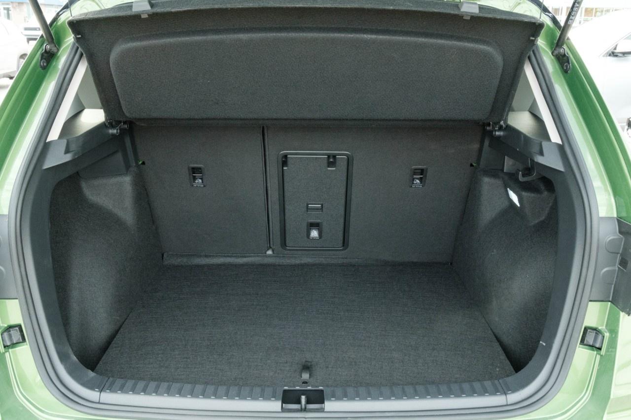 2025 Volkswagen Taos Comfortline Black Edition 4MOTION Photo