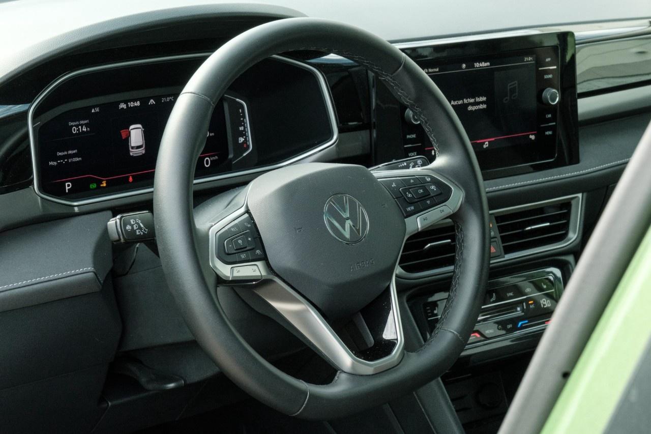 2025 Volkswagen Taos Comfortline Black Edition 4MOTION Photo