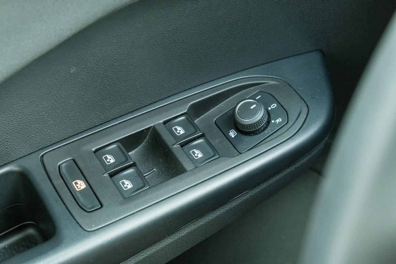 2025 Volkswagen Taos Comfortline Black Edition 4MOTION Photo
