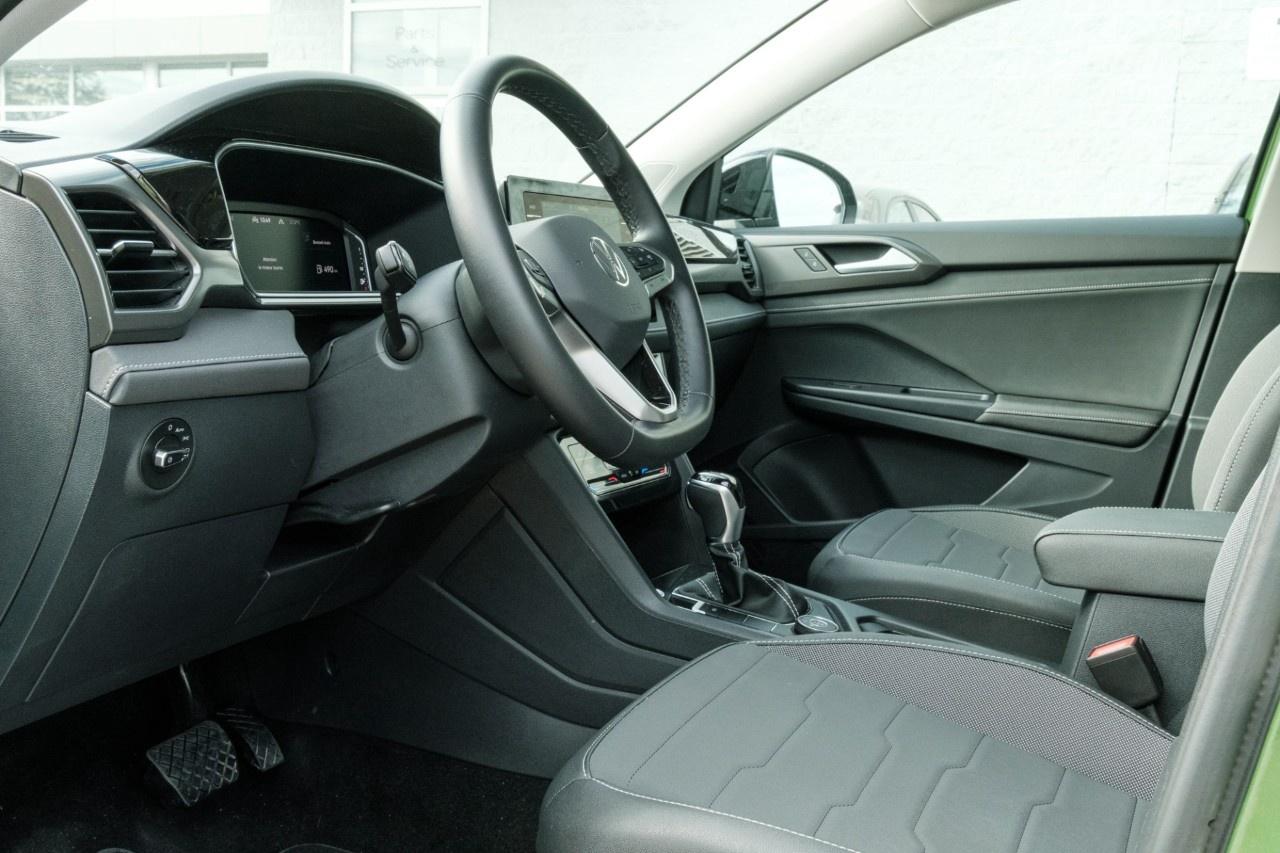 2025 Volkswagen Taos Comfortline Black Edition 4MOTION Photo