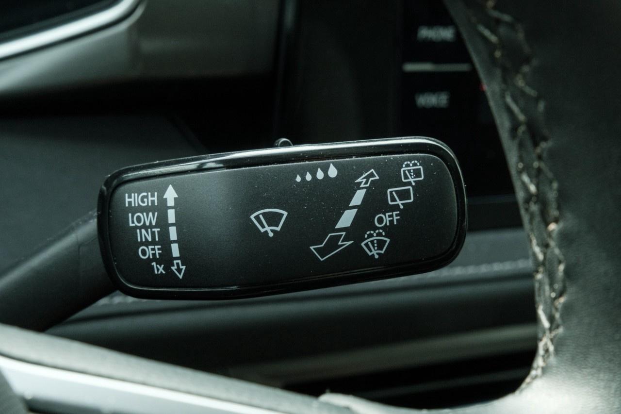 2025 Volkswagen Taos Comfortline Black Edition 4MOTION Photo