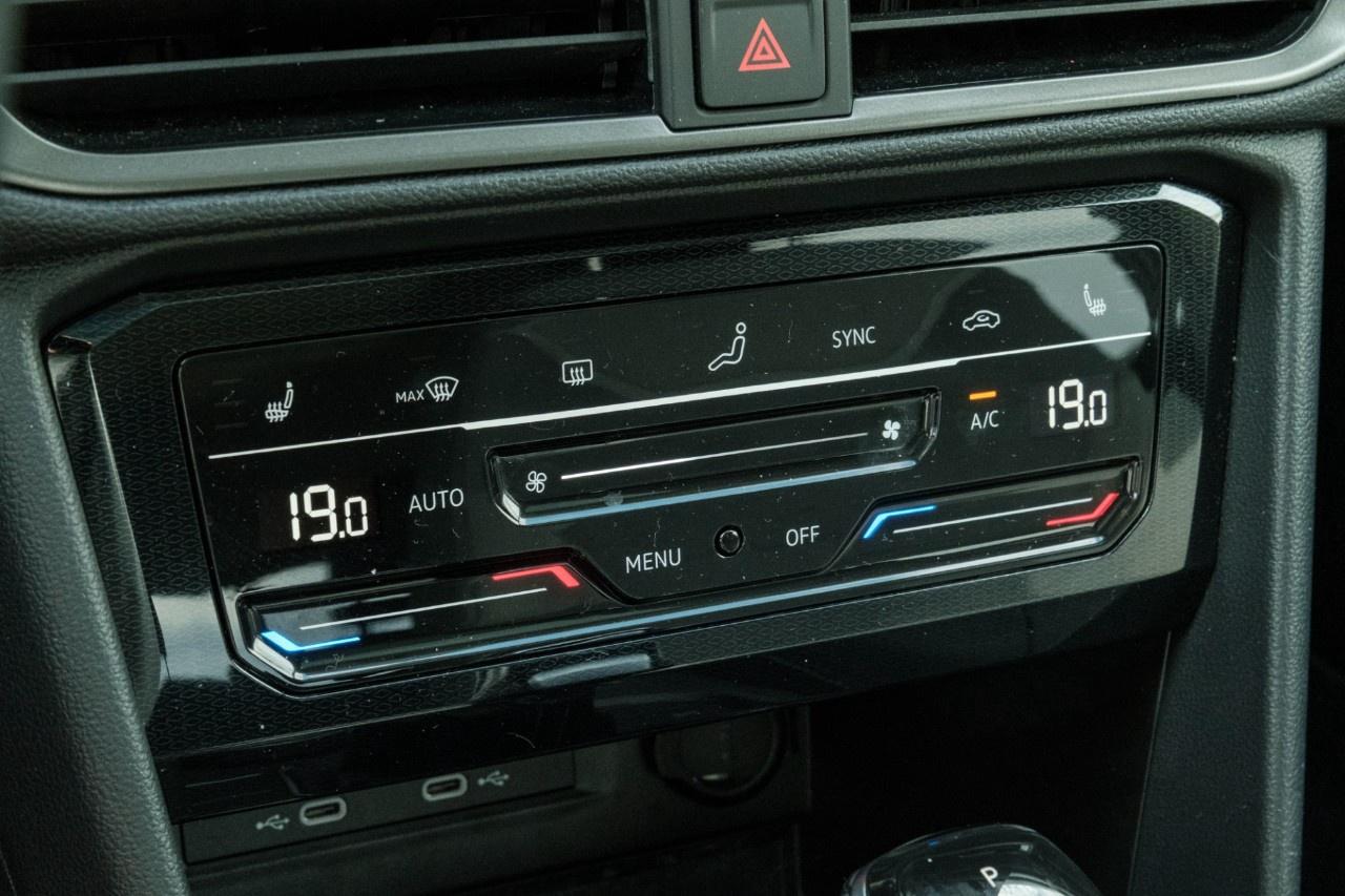 2025 Volkswagen Taos Comfortline Black Edition 4MOTION Photo