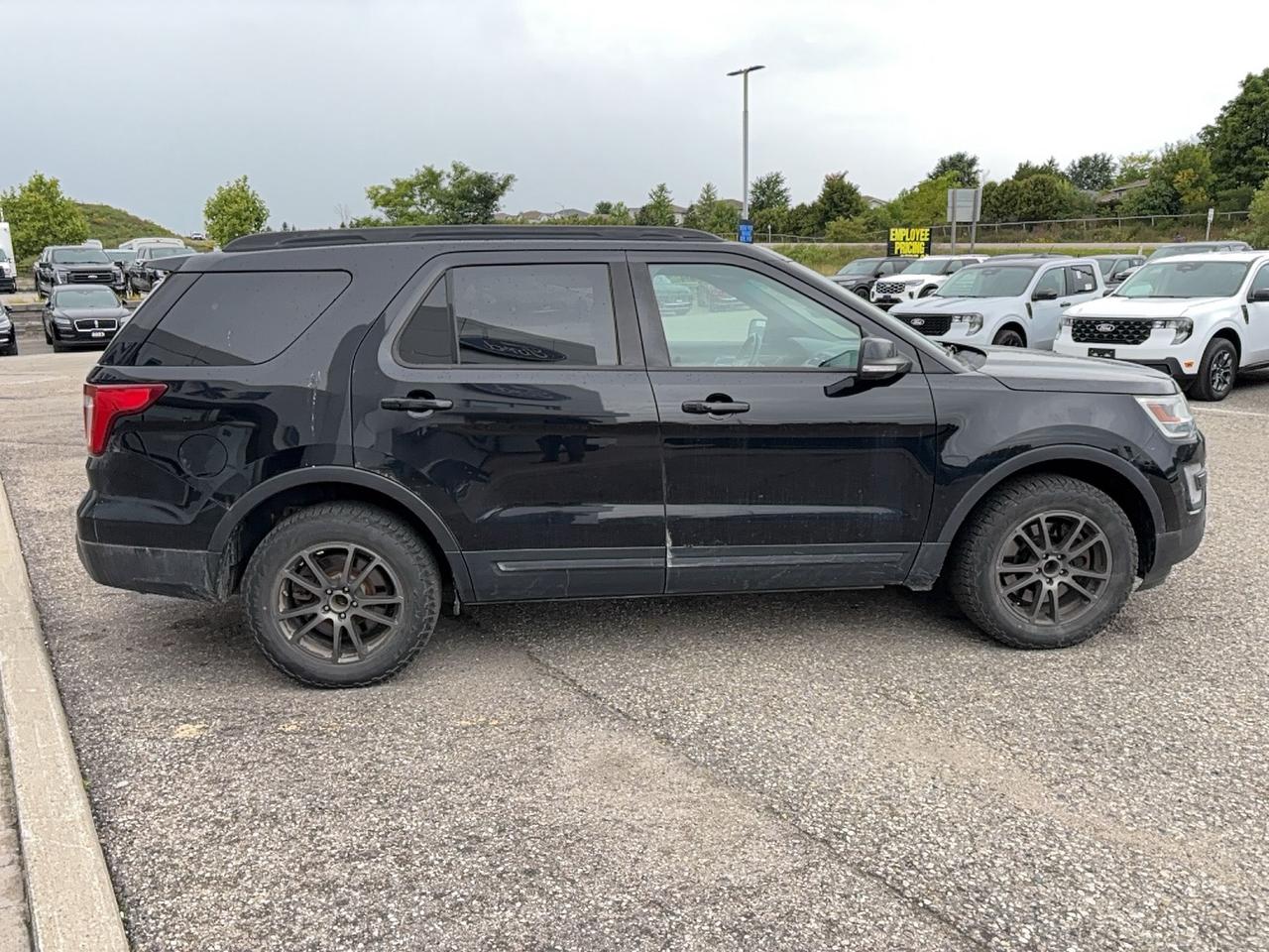 2017 Ford Explorer XLT, 4WD, CLOTH, 2 SETS OF TIRES, AS TRADED Photo3