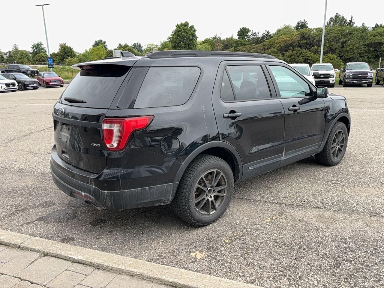 2017 Ford Explorer XLT, 4WD, CLOTH, 2 SETS OF TIRES, AS TRADED Photo4