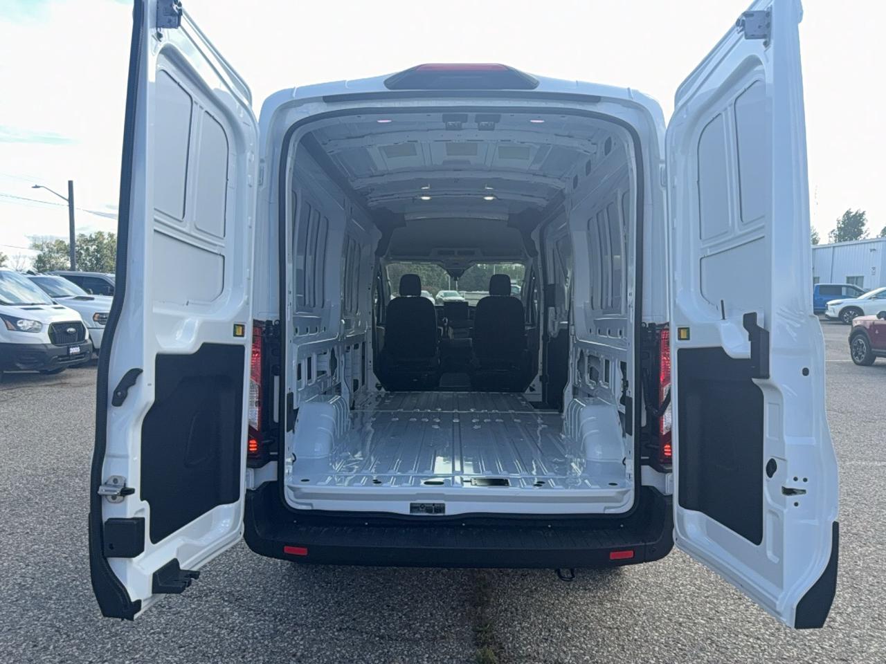 2027 Ford Transit TRANSIT CARGO T-250 AWD, MEDIUM ROOF, CO-PILOT 2.0 Photo4