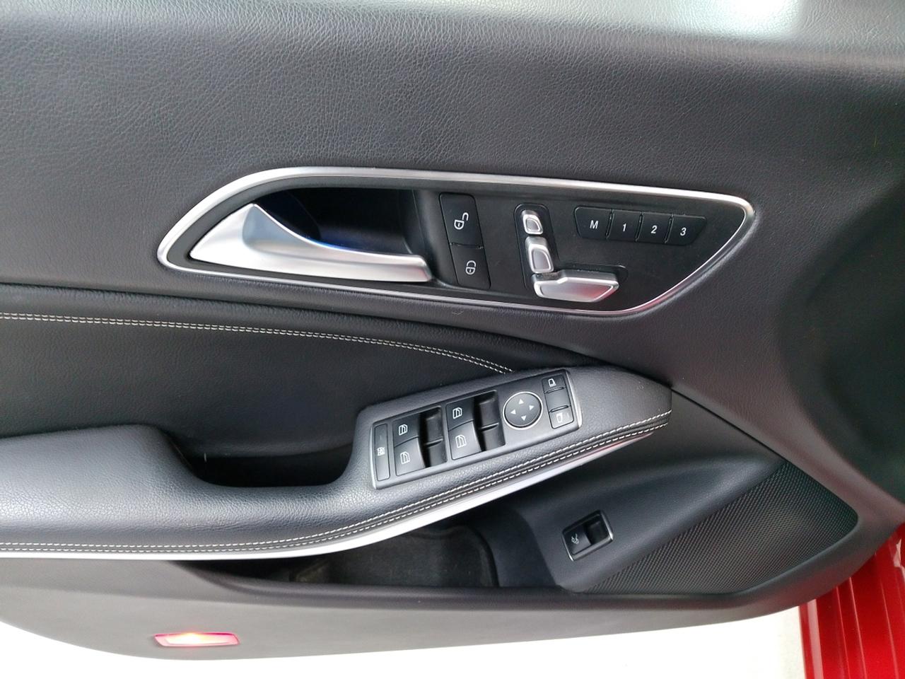 2018 Mercedes-Benz CLA250 4MATIC AWD-LOW KM 1 OWNER Photo