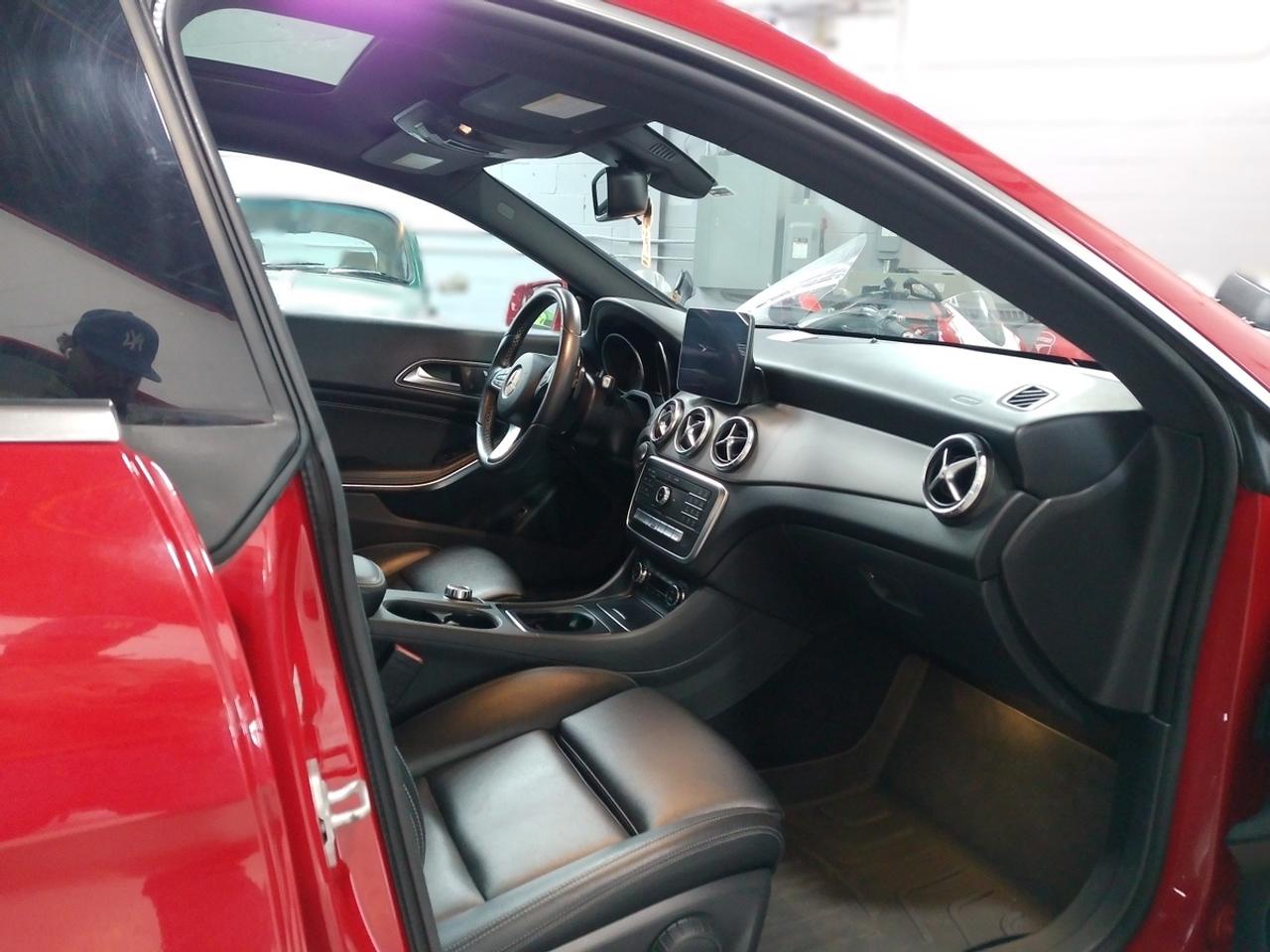 2018 Mercedes-Benz CLA250 4MATIC AWD-LOW KM 1 OWNER Photo