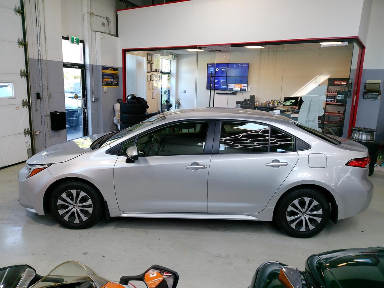 2023 Toyota Corolla LE Hybrid - CLEAN CARFAX ACCIDENT FREE Photo5