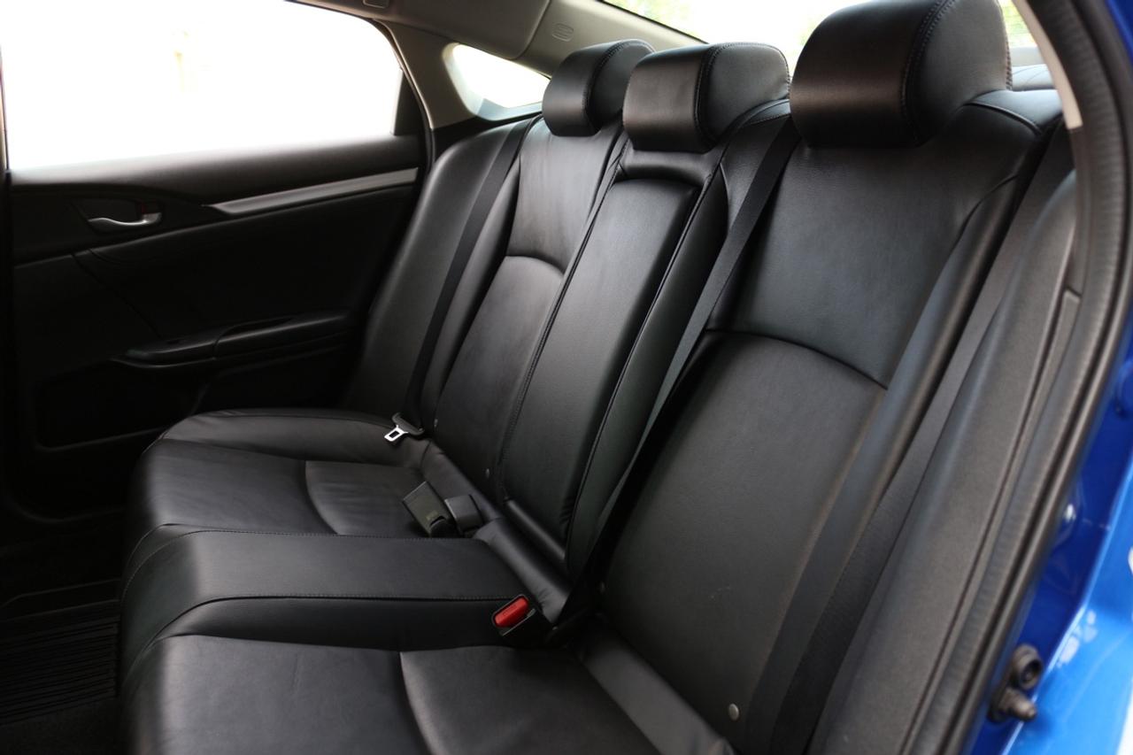 2018 Honda Civic TOURING - ACC/ LANE ASSIST Photo