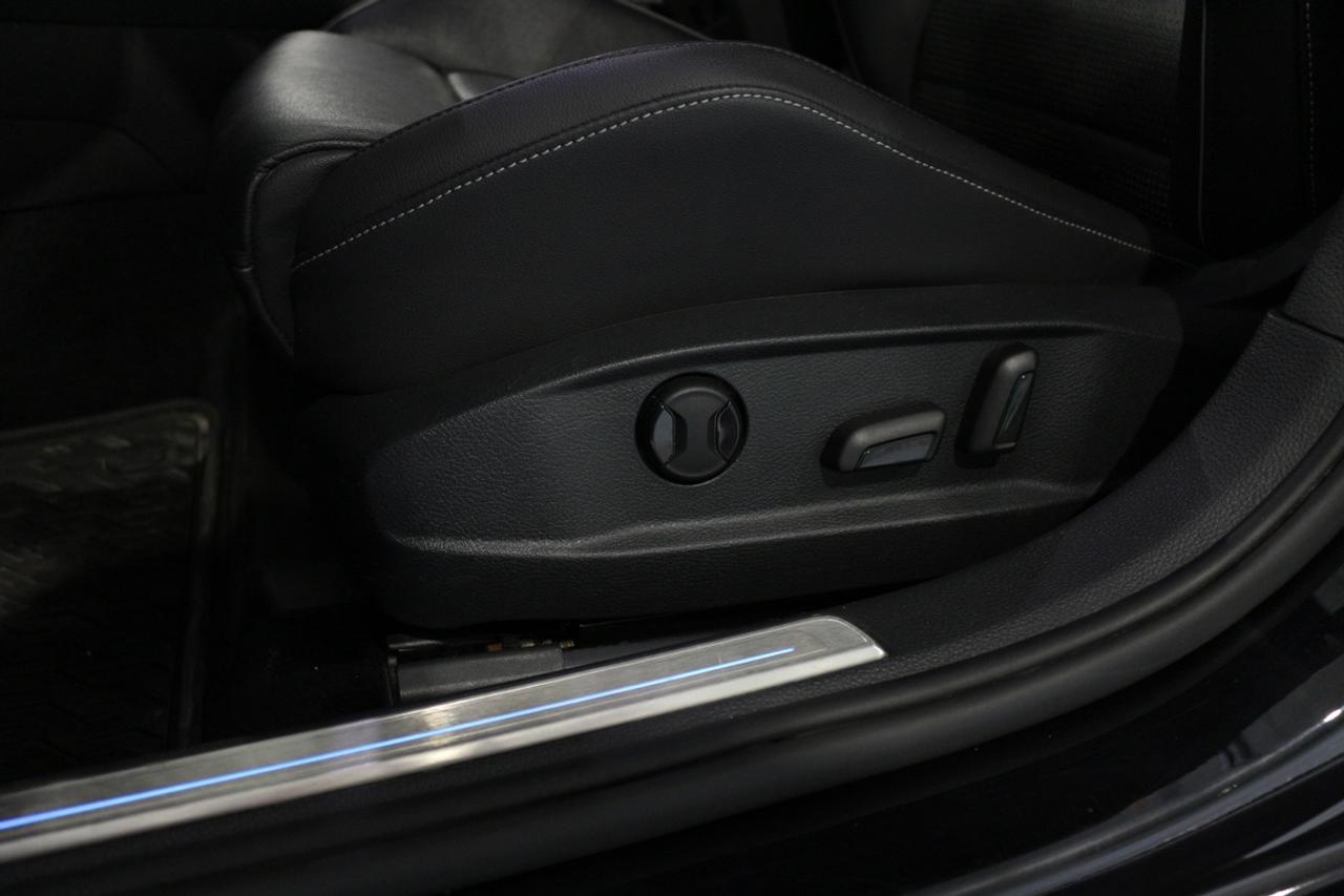 2019 Volkswagen Golf R DSG AWD-CLEAN CARFAX DEALER SERVICED Photo
