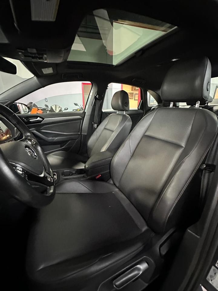 2019 Volkswagen Jetta R LINE HIGHLINE - CLEAN TITEL EXCELLENT CONDITION Photo