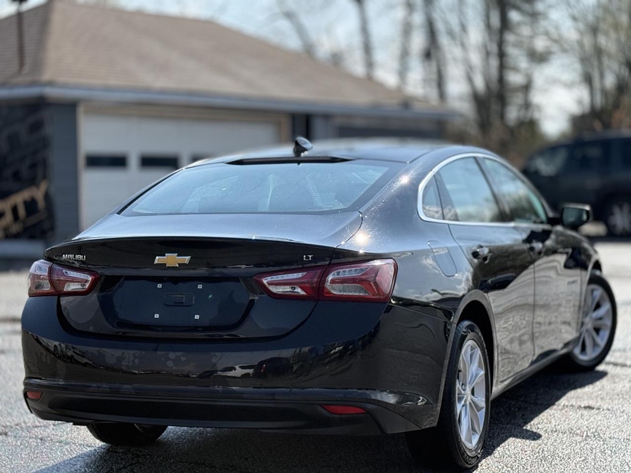 2022 Chevrolet Malibu LT Photo