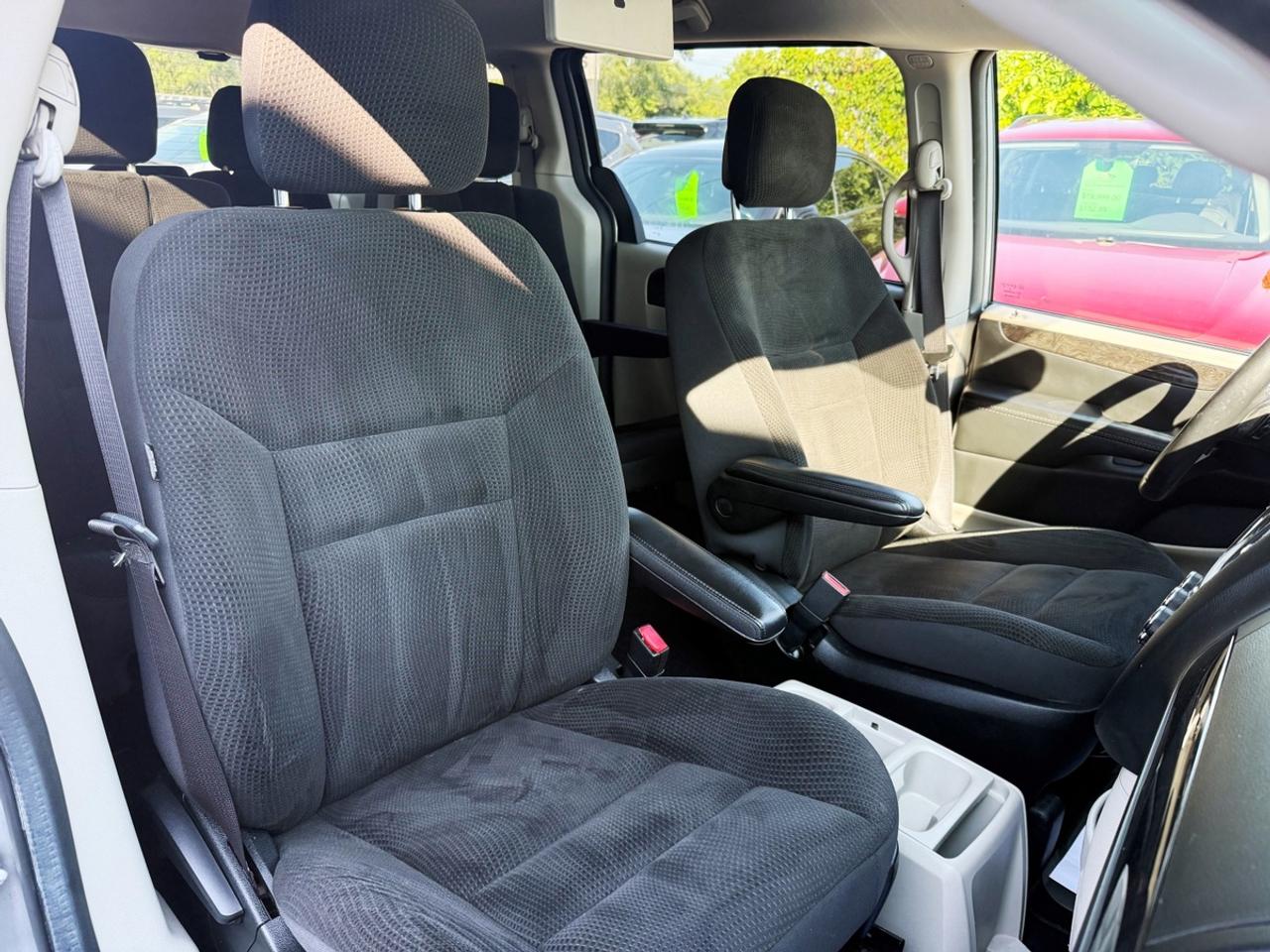 2017 Dodge Grand Caravan SXT - 7 PASSENGER - REAR DVD - R.CAM - RUST PROOFE Photo