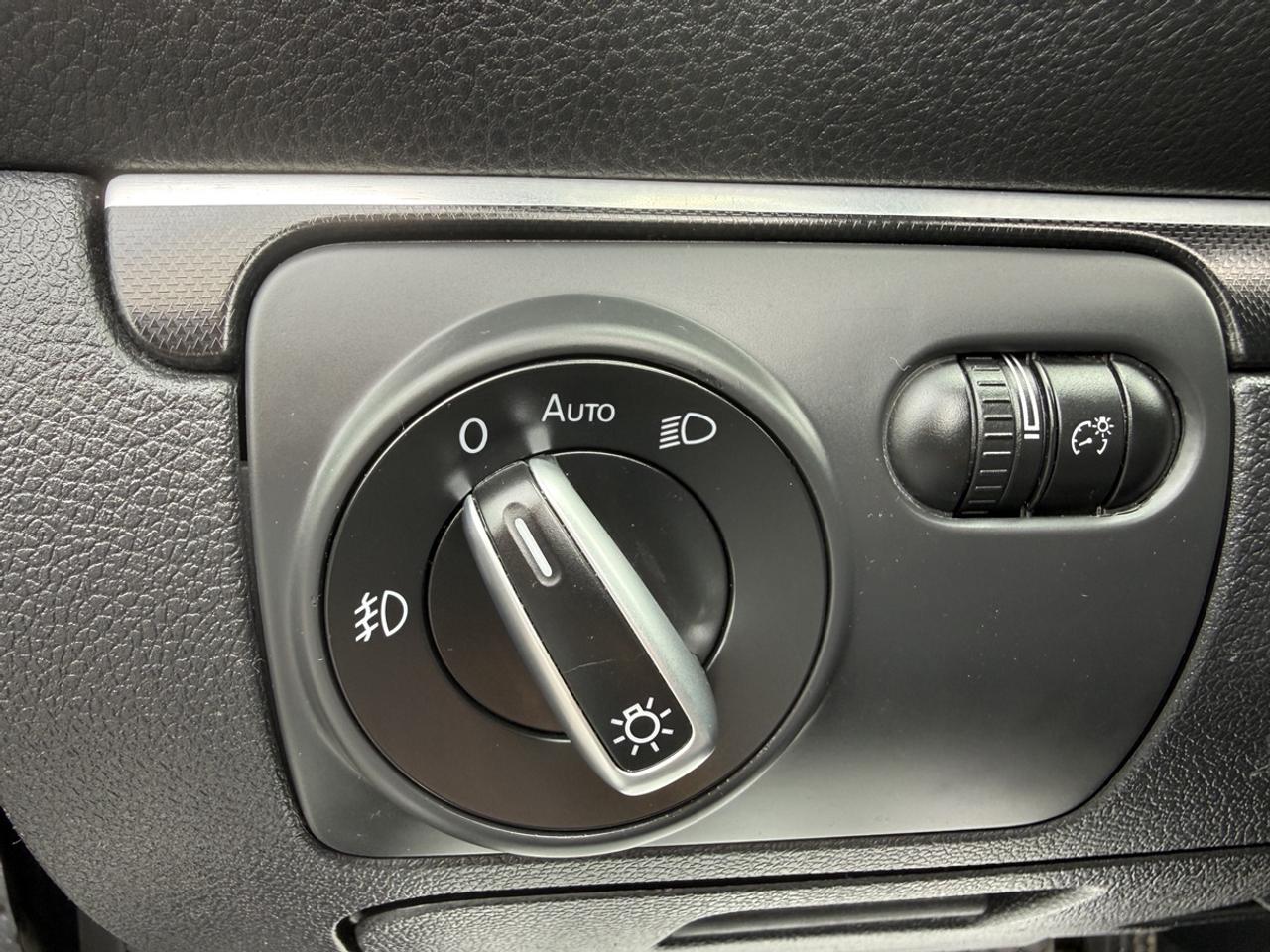 2014 Volkswagen Eos HIGHLINE - 2.0 TSI - CONVERTIBLE - NAVI - LOADED! Photo
